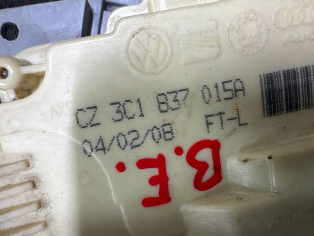 bontott VW TIGUAN Bal első Ajtózár