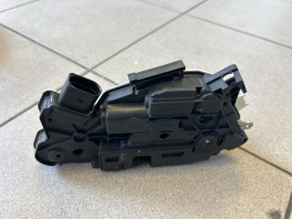 bontott VW TIGUAN Bal első Ajtózár