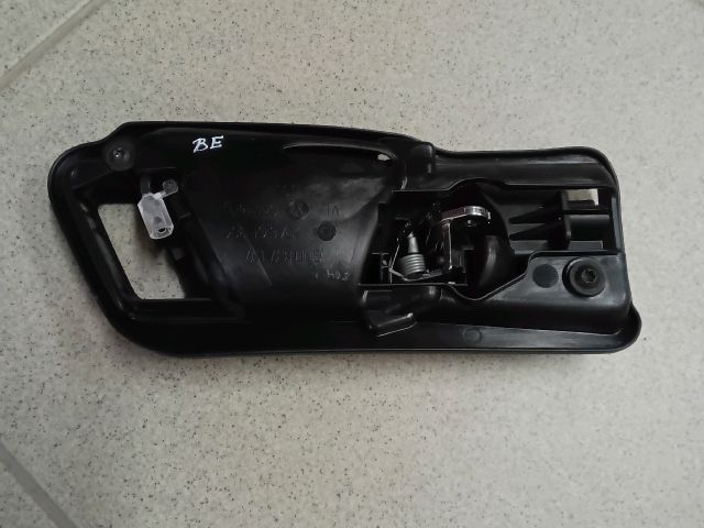 bontott VW TIGUAN Bal első Belső Kilincs