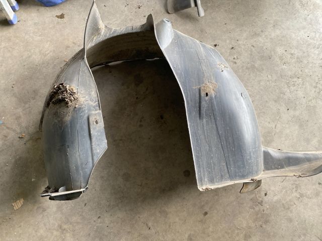 bontott VW TIGUAN Bal első Dobbetét (Kerékjárati, Műanyag)