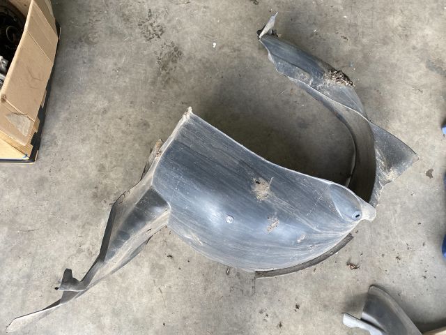 bontott VW TIGUAN Bal első Dobbetét (Kerékjárati, Műanyag)