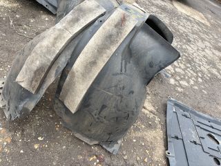 bontott VW TIGUAN Bal első Dobbetét (Kerékjárati, Műanyag)