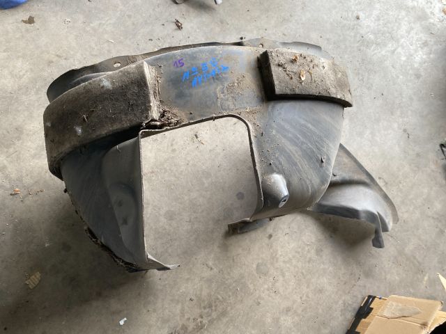 bontott VW TIGUAN Bal első Dobbetét (Kerékjárati, Műanyag)