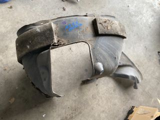 bontott VW TIGUAN Bal első Dobbetét (Kerékjárati, Műanyag)