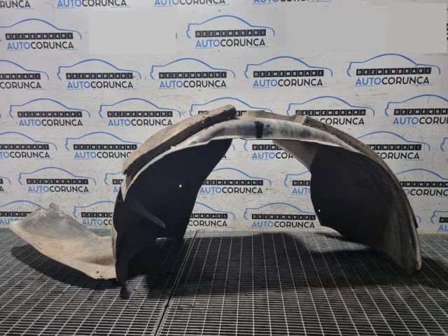 bontott VW TIGUAN Bal első Dobbetét (Kerékjárati, Műanyag)