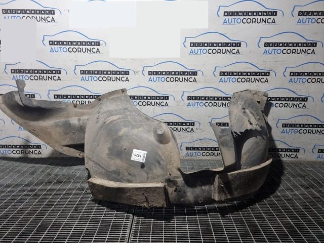 bontott VW TIGUAN Bal első Dobbetét (Kerékjárati, Műanyag)