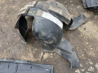 bontott VW TIGUAN Bal első Dobbetét (Kerékjárati, Műanyag)