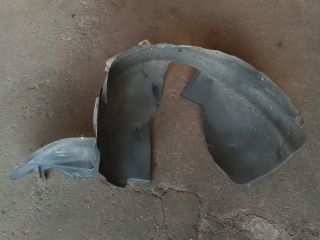 bontott VW TIGUAN Bal első Dobbetét (Kerékjárati, Műanyag)