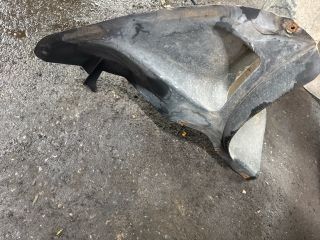 bontott VW TIGUAN Bal első Dobbetét (Kerékjárati, Műanyag)