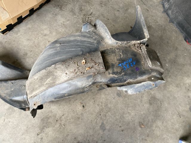 bontott VW TIGUAN Bal első Dobbetét (Kerékjárati, Műanyag)