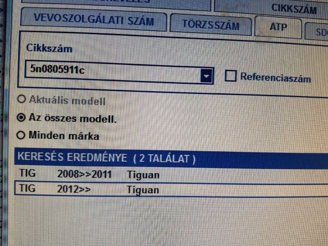 bontott VW TIGUAN Bal első Első Dobbetét (Kerékjárati, Műanyag)