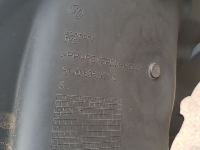 bontott VW TIGUAN Bal első Első Dobbetét (Kerékjárati, Műanyag)