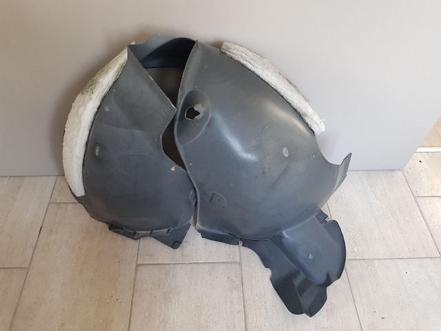 bontott VW TIGUAN Bal első Első Dobbetét (Kerékjárati, Műanyag)