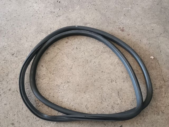 bontott VW TIGUAN Bal első Gumikéder