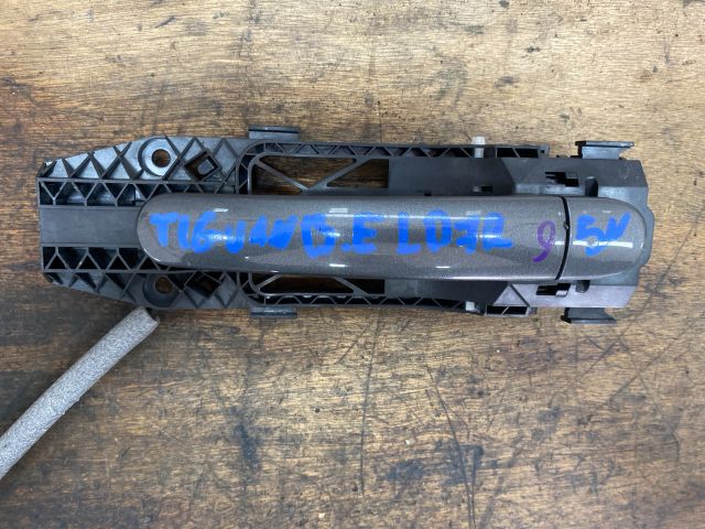 bontott VW TIGUAN Bal első Külső Kilincs