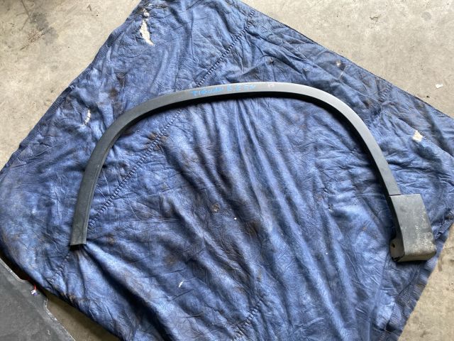 bontott VW TIGUAN Bal első Sárvédő Díszléc