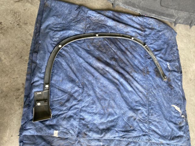 bontott VW TIGUAN Bal első Sárvédő Díszléc