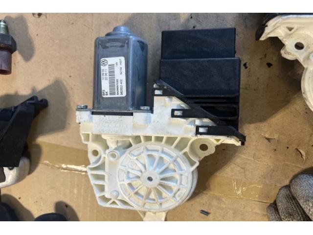 bontott VW TIGUAN Bal hátsó Ablakemelő Motor