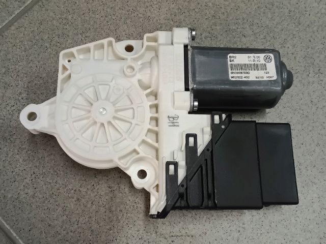 bontott VW TIGUAN Bal hátsó Ablakemelő Motor