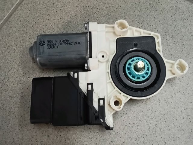 bontott VW TIGUAN Bal hátsó Ablakemelő Motor