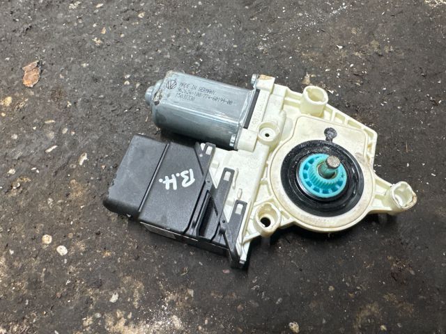 bontott VW TIGUAN Bal hátsó Ablakemelő Motor