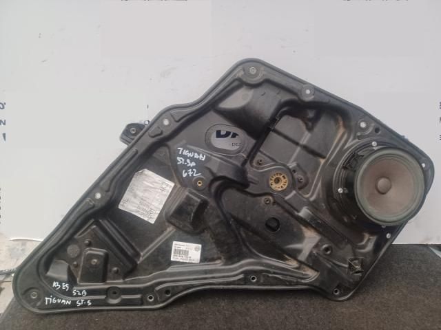 bontott VW TIGUAN Bal hátsó Ablakemelő Szerkezet (Elektromos)