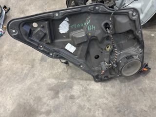 bontott VW TIGUAN Bal hátsó Ablakemelő Szerkezet (Elektromos)