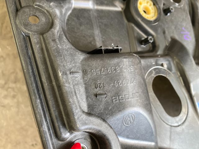 bontott VW TIGUAN Bal hátsó Ablakemelő Szerkezet (Elektromos)