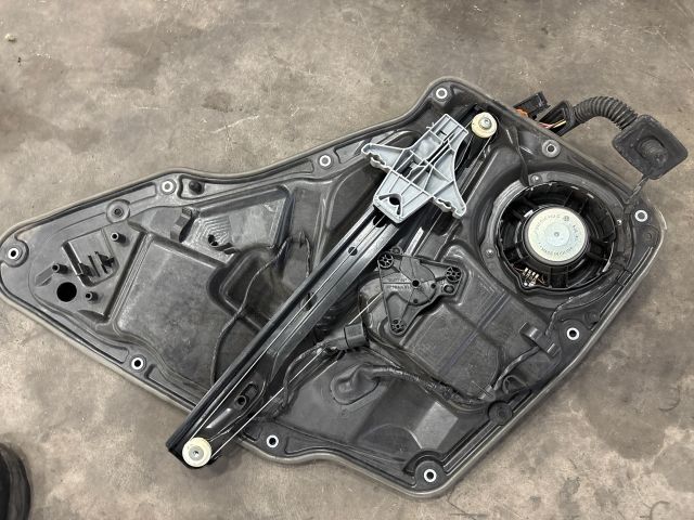 bontott VW TIGUAN Bal hátsó Ablakemelő Szerkezet (Elektromos)