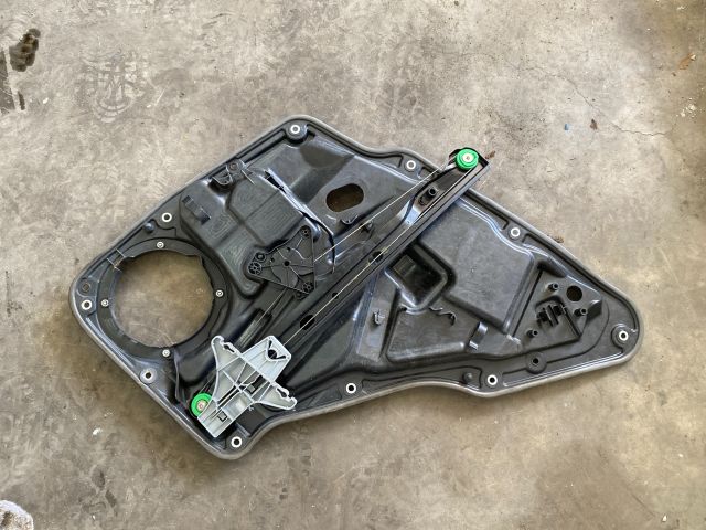 bontott VW TIGUAN Bal hátsó Ablakemelő Szerkezet (Elektromos)