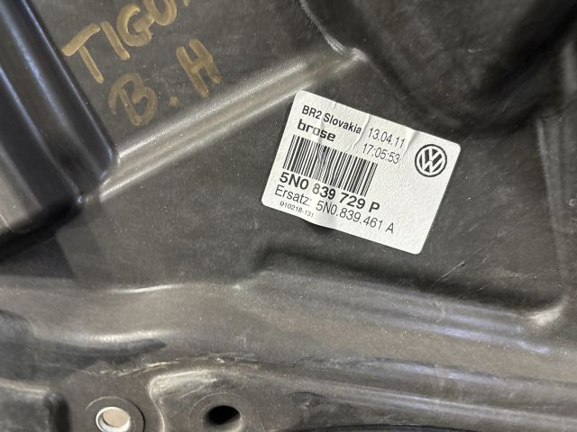 bontott VW TIGUAN Bal hátsó Ablakemelő Szerkezet (Elektromos)