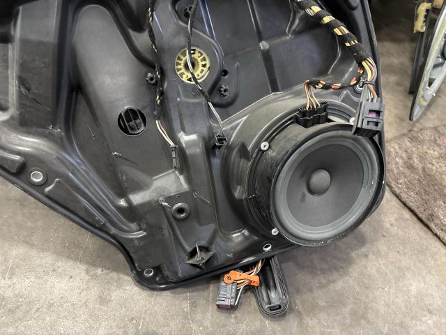 bontott VW TIGUAN Bal hátsó Ablakemelő Szerkezet (Elektromos)