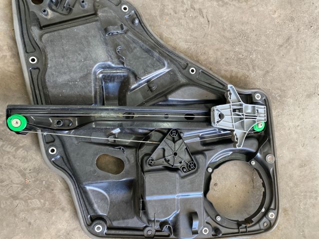 bontott VW TIGUAN Bal hátsó Ablakemelő Szerkezet (Elektromos)