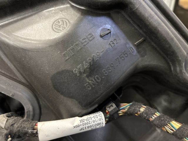 bontott VW TIGUAN Bal hátsó Ablakemelő Szerkezet (Elektromos)