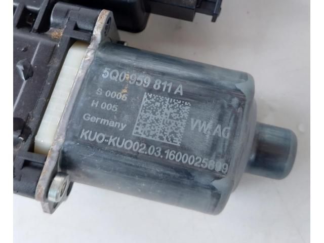 bontott VW TIGUAN Bal hátsó Ablakemelő Szerkezet (Elektromos)