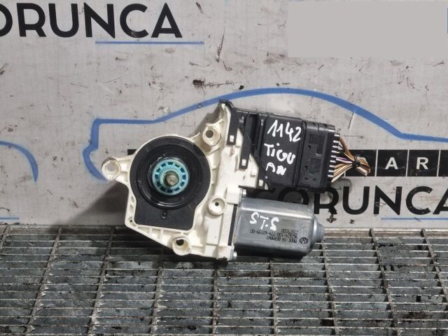 bontott VW TIGUAN Bal hátsó Ablakemelő Szerkezet (Elektromos)