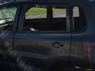 bontott VW TIGUAN Bal hátsó Ajtó (Üres lemez)