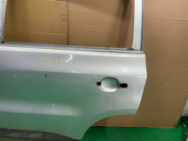 bontott VW TIGUAN Bal hátsó Ajtó (Üres lemez)