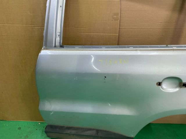 bontott VW TIGUAN Bal hátsó Ajtó (Üres lemez)