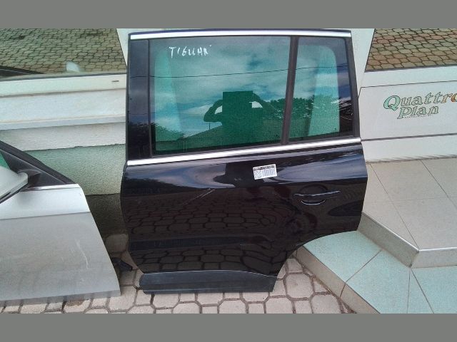 bontott VW TIGUAN Bal hátsó Fixüveg (Ajtóban)