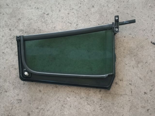 bontott VW TIGUAN Bal hátsó Fixüveg (Ajtóban)