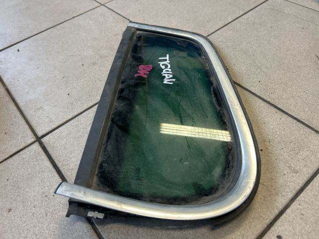 bontott VW TIGUAN Bal hátsó Fixüveg (Ajtóban)