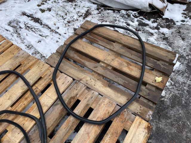 bontott VW TIGUAN Bal hátsó Gumikéder