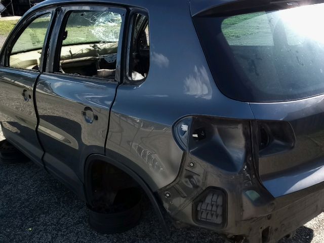 bontott VW TIGUAN Bal hátsó Negyed Karosszéria Csomag
