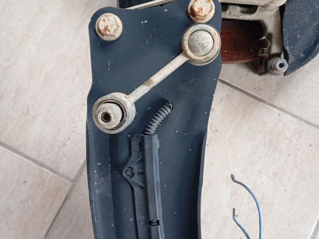 bontott VW TIGUAN Bal hátsó Tengelycsonk