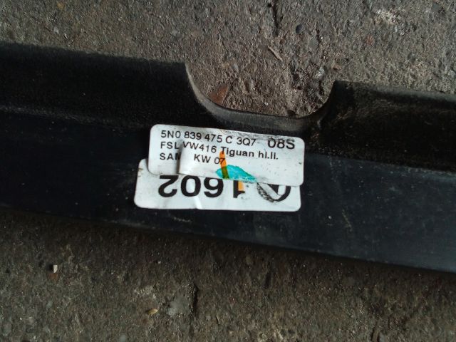 bontott VW TIGUAN Bal hátsó Vízlehúzó Gumicsík