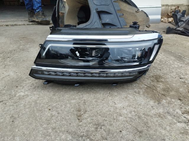 bontott VW TIGUAN Bal Ledes Fényszóró
