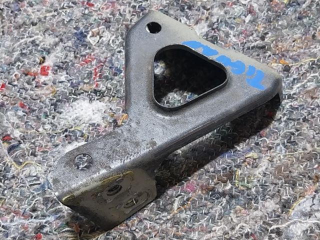 bontott VW TIGUAN Bal Sárvédő Oldaltartó