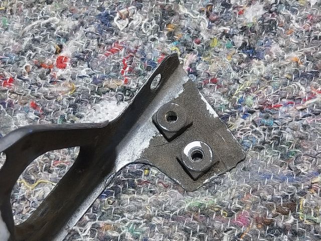 bontott VW TIGUAN Bal Sárvédő Oldaltartó