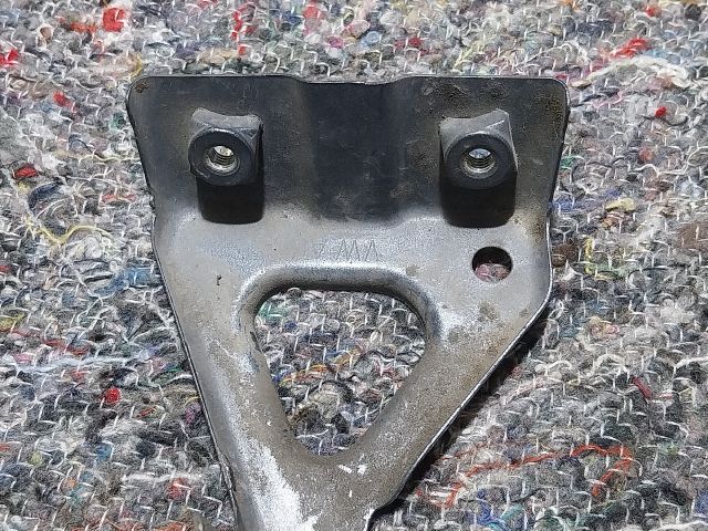 bontott VW TIGUAN Bal Sárvédő Oldaltartó